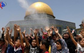الاحتلال يمنع الاطفال الفلسطينيين من اللعب بساحات الاقصى