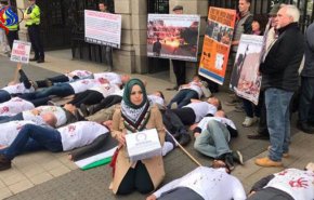 بالصور: التضامن الايرلندي  مع فلسطين تسلم الحكومة عريضة تطالب بانهاء تجارة الاسلحة مع الكيان الاسرائيلي
