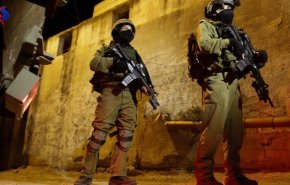 قوات الاحتلال تعتقل 5 فلسطينيين من الضفة الغربية