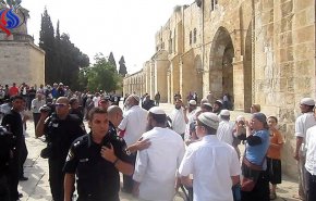 اعداد كبيرة من المستوطنين تقتحم المسجد الاقصى المبارك