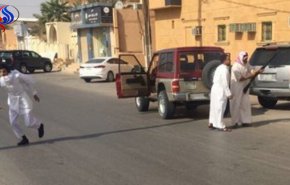 نفقة زوجة تشعل معركة بين سعوديين! + فيديو