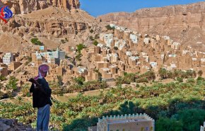 بالفيديو.. السعودية تقضم اراضي يمنية في حضرموت 