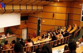 أكاديميون يحتجون على الزج بالأمن في النزاعات الجامعية بتونس