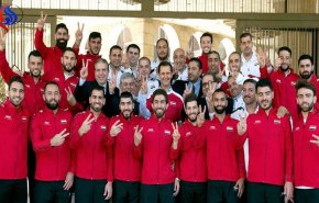شاهد.. لاعبو المنتخب الكروي السوري في ضيافة الرئيس الأسد