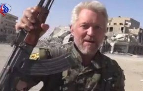 من قلب الرقة.. نجم هوليود يثأر لضحايا مانشستر ساخرا من 