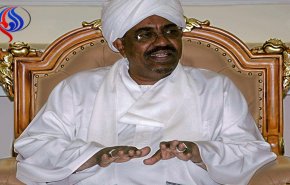 خبراء: لا يستطيع أحد رفع ملاحقة البشير جنائيا