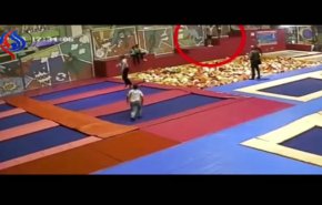 بالفيديو .. نهاية مأساوية لسياسي روسي حاول إبهار ابنه!