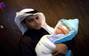 بالصّور: أصغر أب في تبوك يُرزق بطفله الأول!