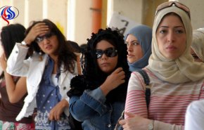 شاهد: مشاجرة بين كويتيات تنتهي بتحطيم أبواب أحد أكبر المستشفيات!