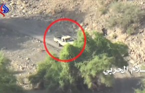 شاهد: القوات اليمنية تنفذ وعدها بالتوغل في السعودية وتطلق صاروخا باليستيا