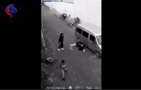 شاهد... لصان حاولا سرقة طفل وشاهدتهم فتاة..لن تُصدقوا ماذا فعلت!