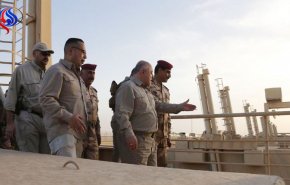 بالصور.. العبادي يحيي اهالي حديثة لصمودهم بوجه الارهاب