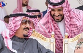 قهقهة بن سلمان بجانب القفص!