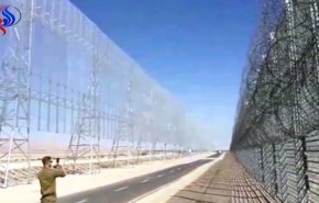 شاهد..الاحتلال يبني جدارا بارتفاع 10 طوابق على حدود الأردن