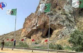 مغاربة يهددون باللجوء إلى الجزائر واستنفار على الحدود