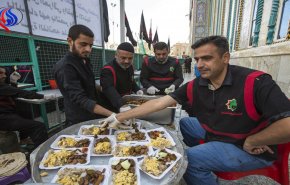 بالصور؛ الكرم العراقي والعشق الحسيني في مسيرة الاربعين