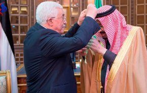 الرياض ضغطت على عباس لقبول صفقة القرن وهذه ملامحها!