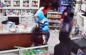اعتداء وحشي بالسيوف على صيدلي في مصر +فيديو