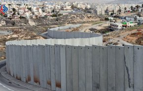 الاحتلال يواصل بناء الجدار الخرساني على حدود غزة