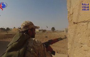شاهد بالفيديو..الجيش السوري يستهدف داعش في أطراف البوكمال