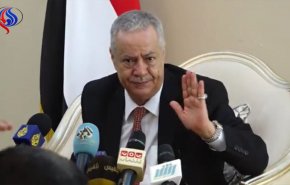 محافظ عدن يستقيل ويحمل حكومة هادي مسؤولية الخراب