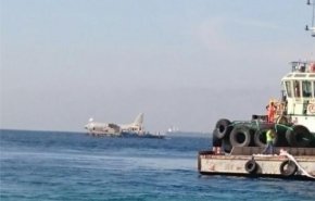 شاهد.. إغراق طائرة عسكرية أردنية لأغراض سياحية