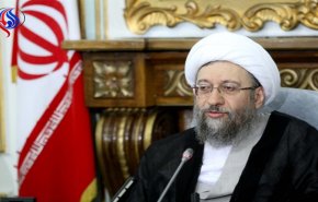 آملي لاريجاني: السعودية ترتكب جريمة حرب في اليمن
