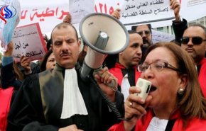 إضراب عام في مدينة تونسية احتجاجاً على الفقر