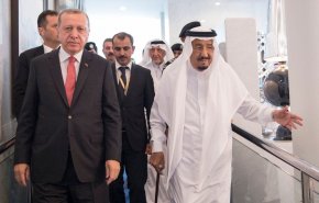 الملك سلمان واردوغان يبحثان هاتفياً تطورات الأحداث في المنطقة