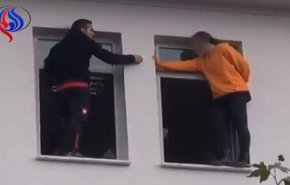 بالفيديو.. موقف شهم من معلم تركي مع طالبة قررت الانتحار!
