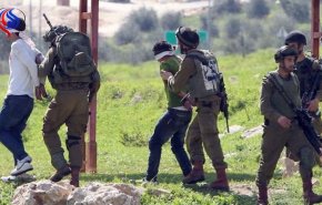 الاحتلال يعتقل 23 فلسطينيا واندلاع مواجهات عنيفة بالضفة