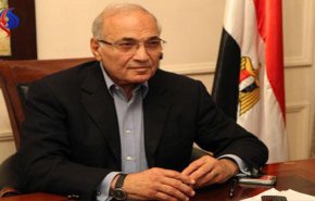 الإمارات تلقي القبض على أحمد شفيق وترحله إلى مصر