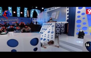 بالفيديو: ممثل كوميدي عربي شهير يطلق النار على مذيعة!