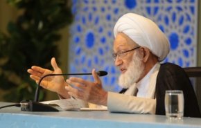 بنصف وزنه وكامل ثقله آية الله الشيخ عيسى قاسم بعد حصار الملك الصغير