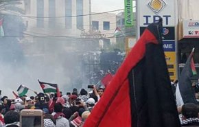 بالفيديو.. وقفة غضب في بيروت وحرق علم 