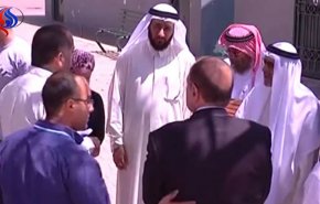 فلسطينيون يطردون وفد النظام البحريني من الاقصى