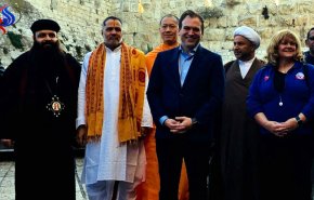 بالفيديو.. رد فعل الفلسطينيين على زيارة الوفد البحريني للأراضي المحتلة 
