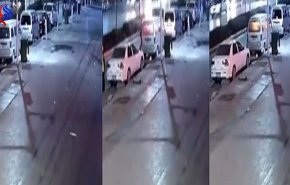 شاهد.. لقطات مؤثر لرجل تشتعل النيران برأسه مرتين لإنقاذ والدته