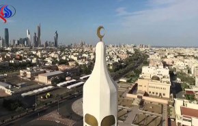 بالصورة ..مؤذّن يعتدي على إمام  مسجد في الكويت، والسبب؟!