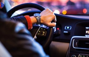 بحركة بسيطة .. وفر استهلاك الوقود أثناء القيادة
