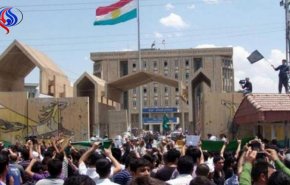 متظاهرو السليمانية يقتحمون مبنى مركز شرطة الناحية