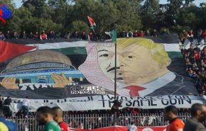 الجزائر تكشف نتيجة التحقيقات حول رفع لافتة مسيئة للملک السعودي