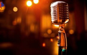 فيديو... انفجار على المسرح يصيب فناناً عربيا بالعمى الموقت!