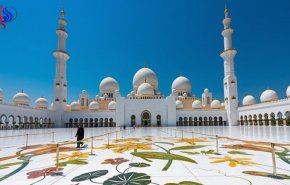 بالفيديو... راقصة كوبية داخل مسجد الشيخ زايد تشعل الامارات!