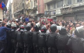 مئات الأشخاص يهاجمون كنيسة في مصر والأمن ينفي
