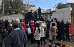 ليبيا: نازحون يحاولون اقتحام مقر حكومة الوفاق في طرابلس
