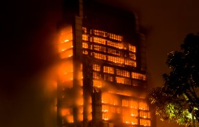 مقتل 12 على الأقل في حريق بمدينة مومباي الهندية