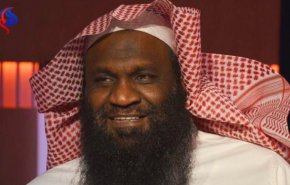 الكلباني يبرأ ولاة أمره وأولياء نعمته: «غلاء الأسعار بسبب بعدكم عن الله»