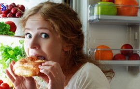 لهذه الاسباب نأكل كميات كبيرة من الطعام أحيانا!
