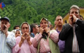 بالفيديو/ معلومات غريبة من سكان قرية لا يستخدمون الهواتف ويتواصلون عبر الصفير!